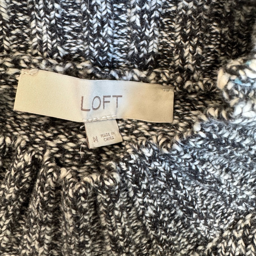 LOFT Gray Sweater with Polar Bear Design #238 - Picture 3 of 4